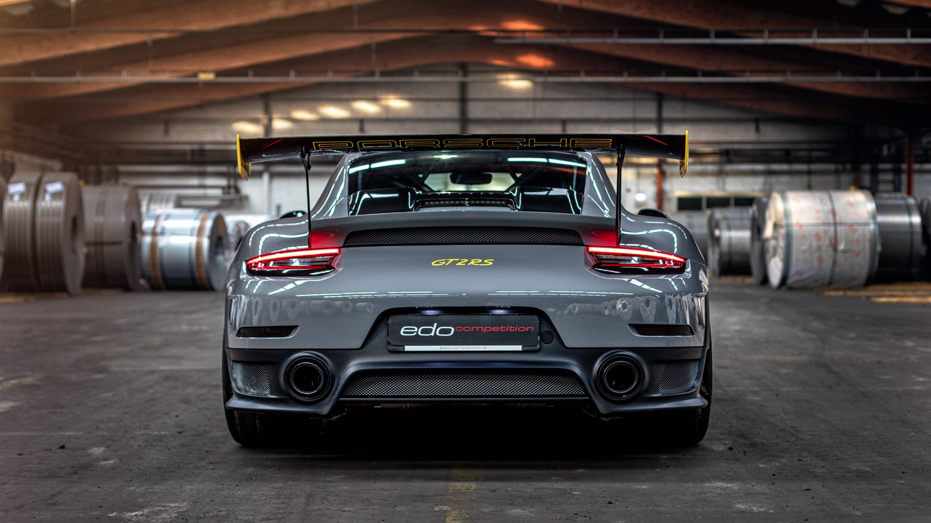 德甲攻防转换不断，精彩镜头频频上映，德甲足球